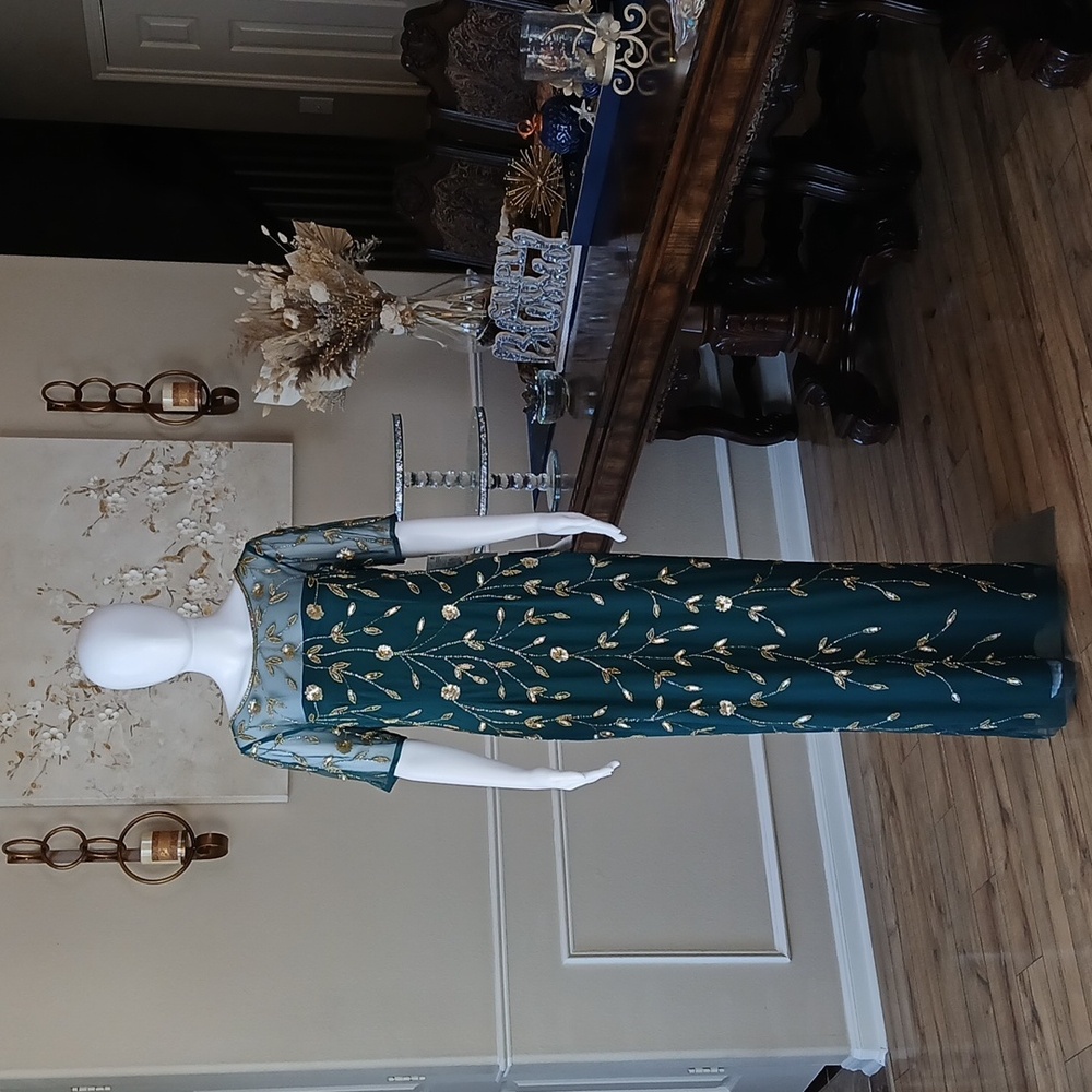 New Papell Studio Green Beaded Floor-Length Evening Formal Gown. Size 8 - Picture 13 of 17
